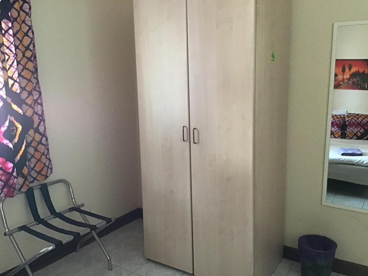 Anns Guesthouse Bakaugambia ภายนอก รูปภาพ