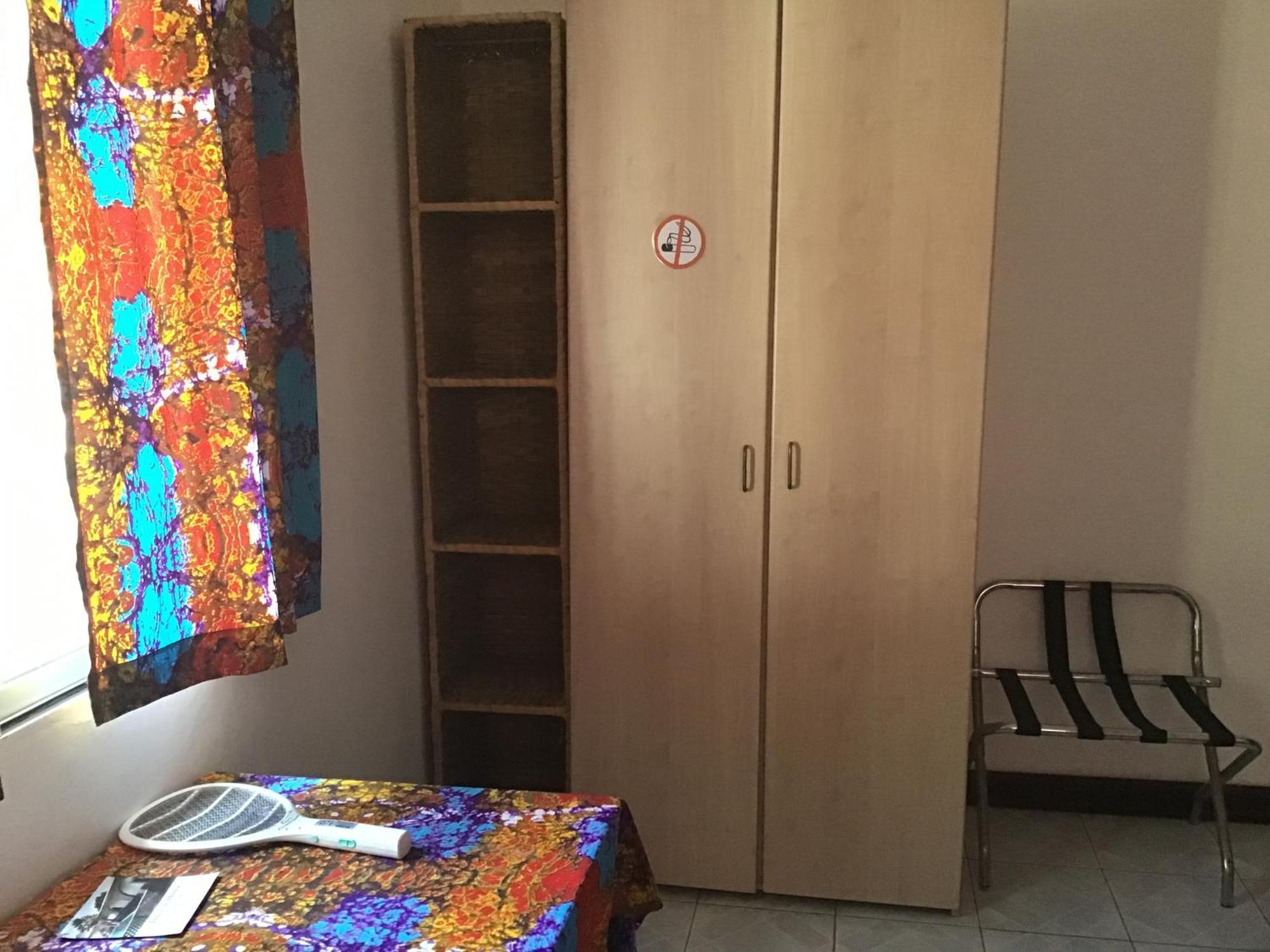 Anns Guesthouse Bakaugambia ภายนอก รูปภาพ