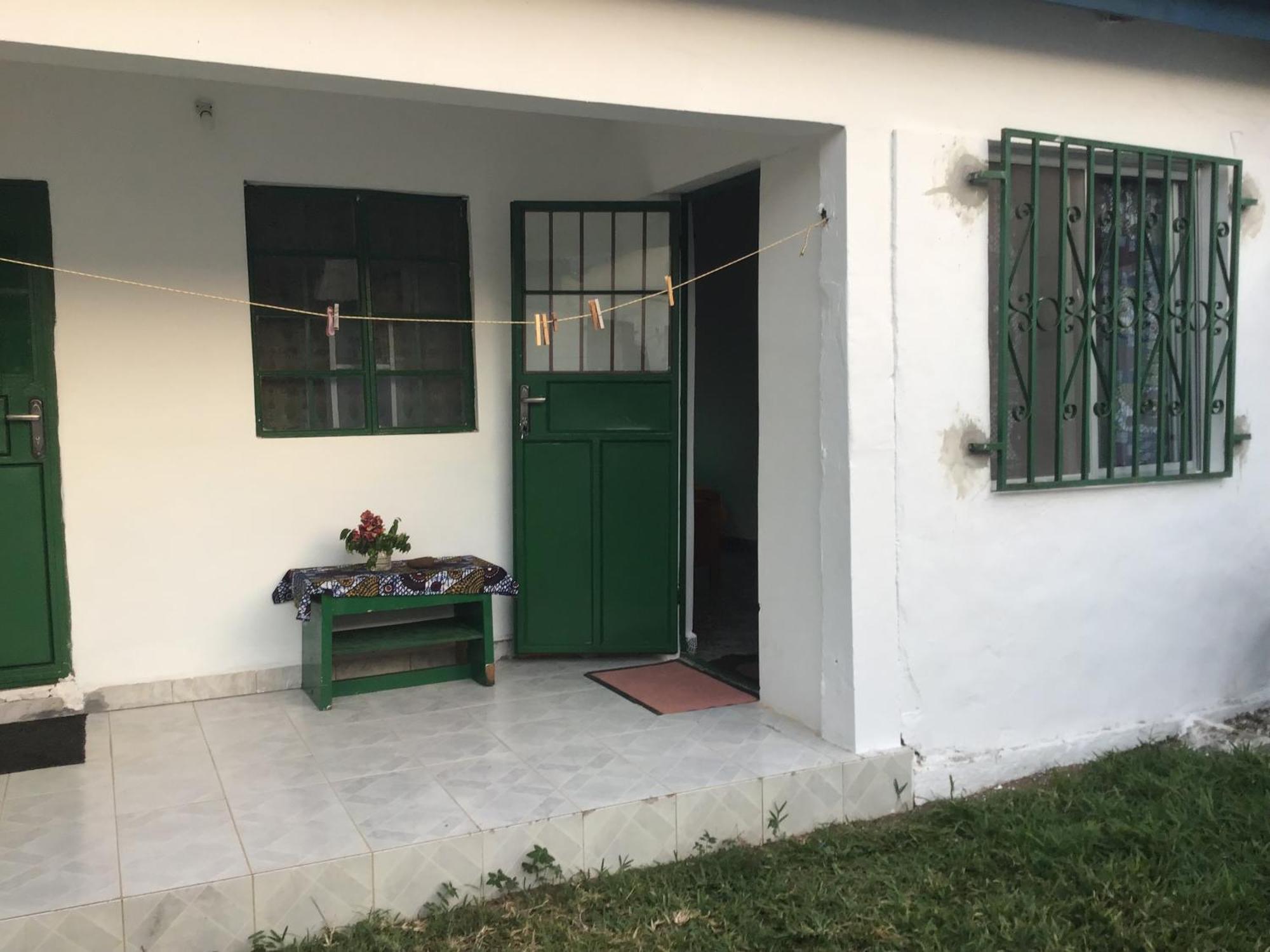 Anns Guesthouse Bakaugambia ภายนอก รูปภาพ