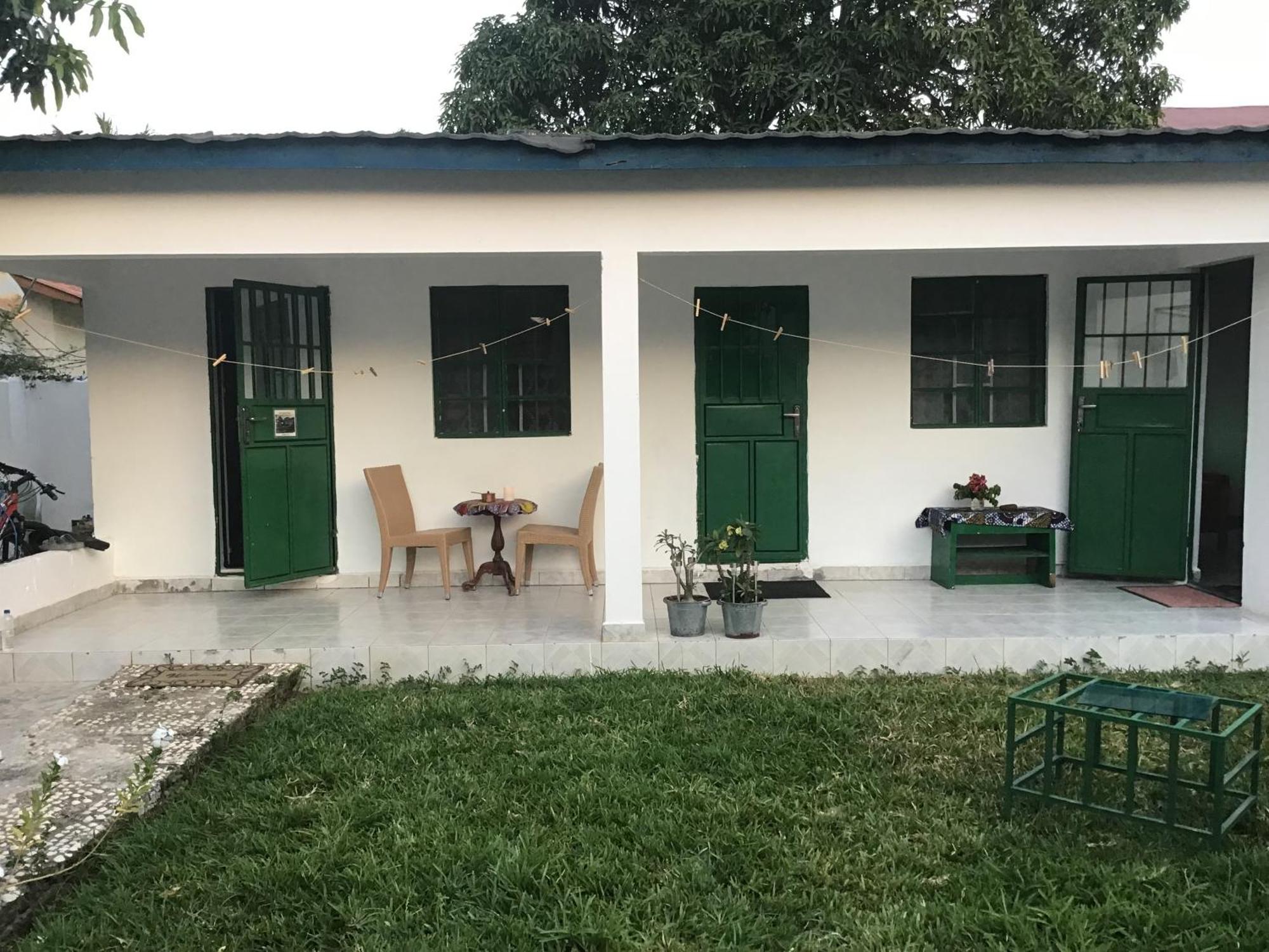 Anns Guesthouse Bakaugambia ภายนอก รูปภาพ