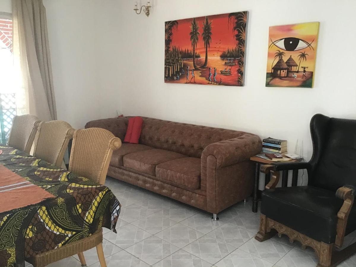 Anns Guesthouse Bakaugambia ภายนอก รูปภาพ
