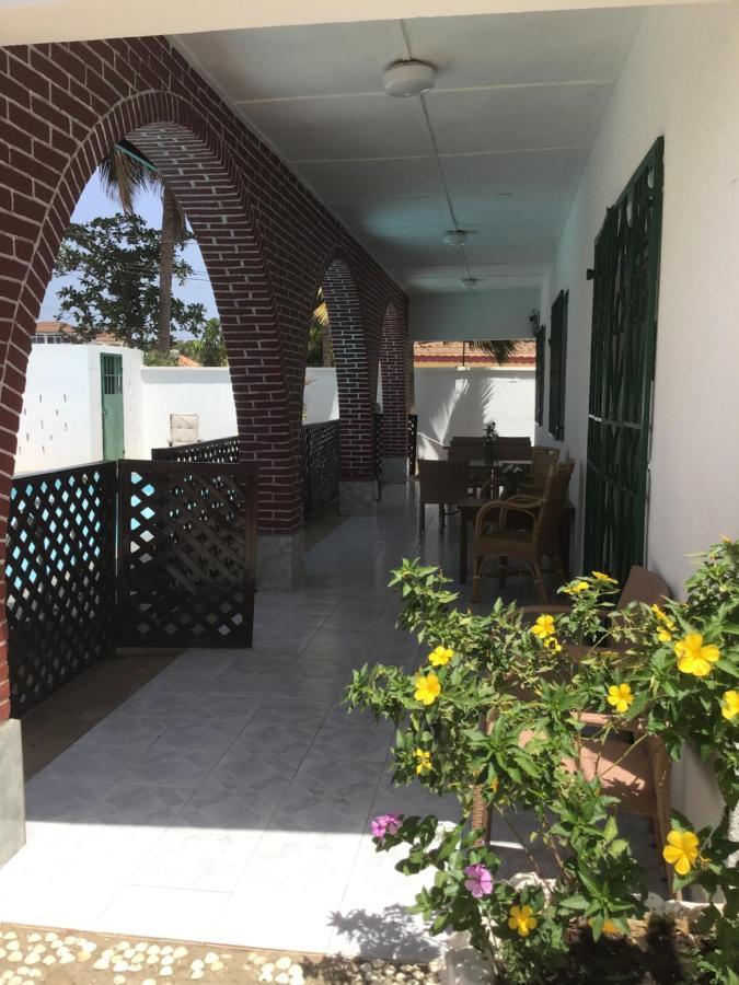Anns Guesthouse Bakaugambia ภายนอก รูปภาพ