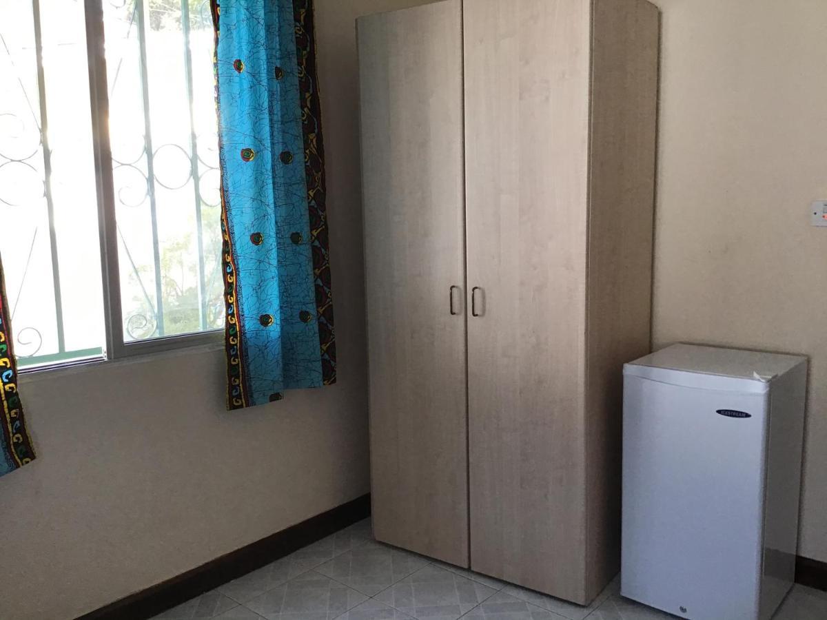 Anns Guesthouse Bakaugambia ภายนอก รูปภาพ